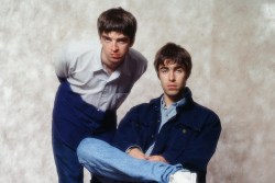 (MANDATORY CREDIT Koh Hasebe/Shinko Music/Getty Images) Noel Gallagher and Liam Gallagher of Oasis, at a photoshoot in a hotel in Tokyo, September 1994. (Photo by Koh Hasebe/Shinko Music/Getty Images)