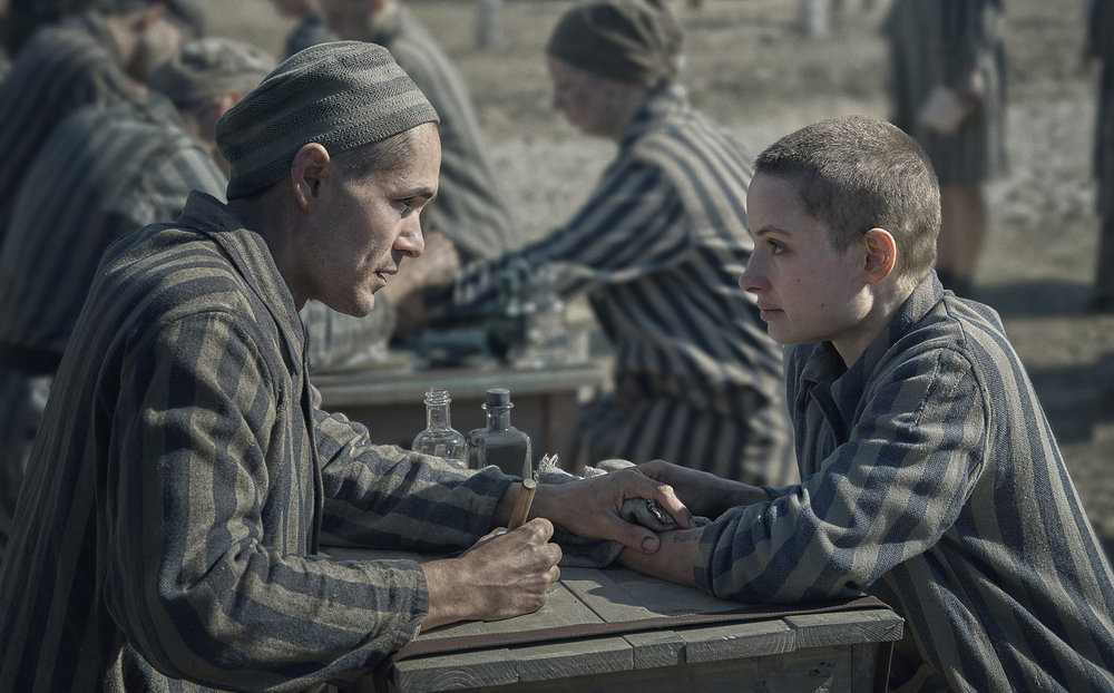 THE TATTOOIST OF AUSCHWITZ -- Episode 101 -- Pictured: (l-r) Jonah Hauer-King as Lali, Anna Próchniak as Gita -- (Photo by: Martin Mlaka/Sky UK)